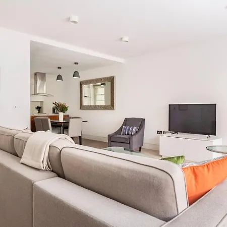 - 2 Beds - Sleeps 4 - Lift