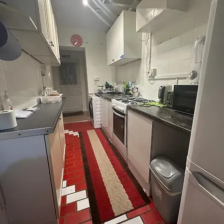 Cosy Smart/small Double In Keedonwood Road Bromley