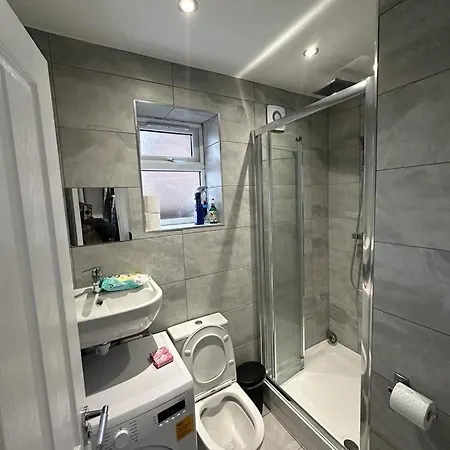 Cosy Smart/small Double In Keedonwood Road Guest house Bromley