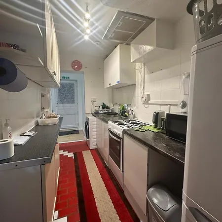 Cosy Smart/small Double In Keedonwood Road Bromley