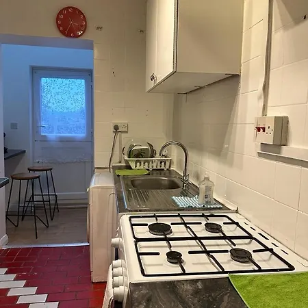 Cosy Smart/small Double In Keedonwood Road * Bromley