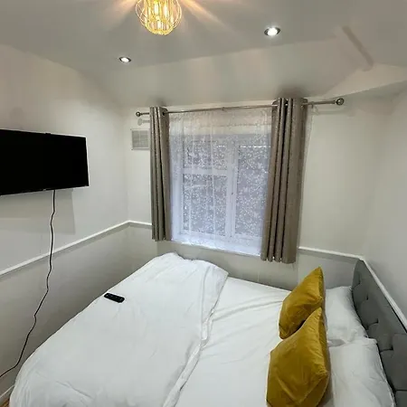 Cosy Smart/small Double In Keedonwood Road Guest house Bromley
