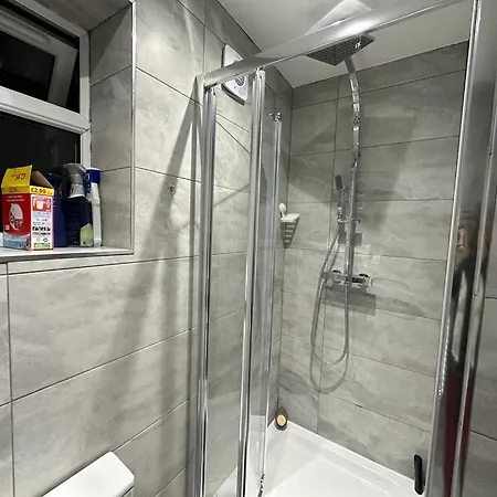 Cosy Smart/small Double In Keedonwood Road Bromley