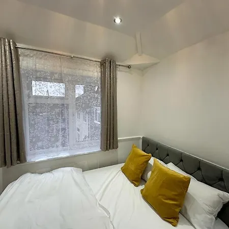 Cosy Smart/small Double In Keedonwood Road Guest house Bromley
