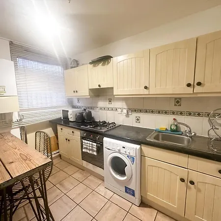 Aldgate Flats Apartment