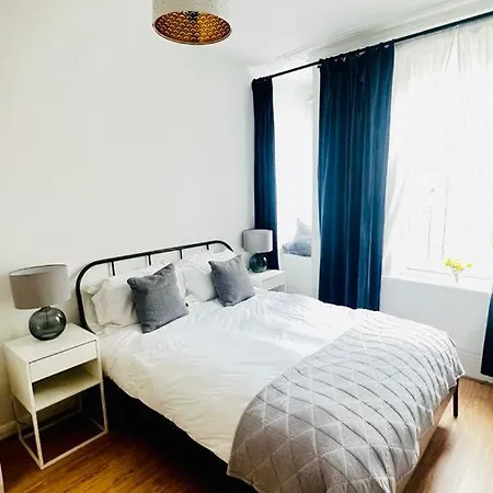 Apartment Glenmore London