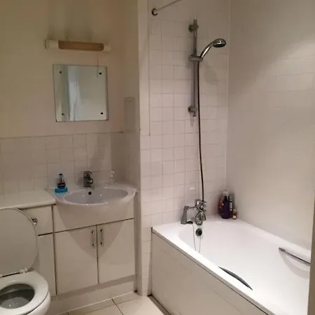 1 Bedroom Flat Near Excel, O2, Canary Wharf - Apartamento Londres