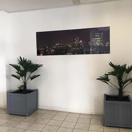 1 Bedroom Flat Near Excel, O2, Canary Wharf -
