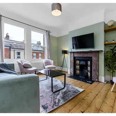 Handsome Family Peaceful, Next To Park * London