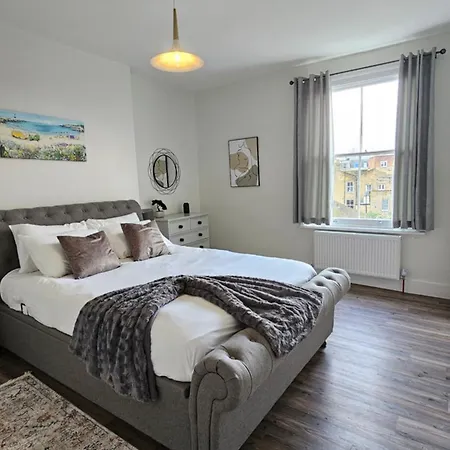Luxury Chelsea- Fulham Apartment *