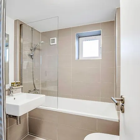 Bright And Spacious Belgravia * ロンドン