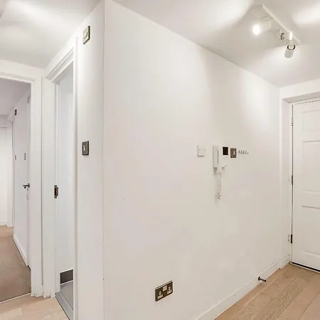Bright And Spacious Belgravia ロンドン