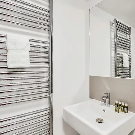 Bright And Spacious Belgravia アパート *