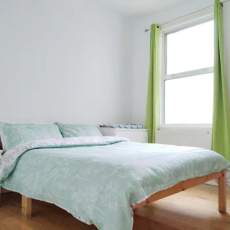 Cosy Near Canary Wharf & The O2 Casa de hóspedes Londres