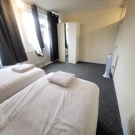 Garland Modern Spacious Flat,
