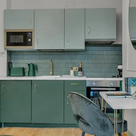 Mysquare Kensington Residences Apartment *