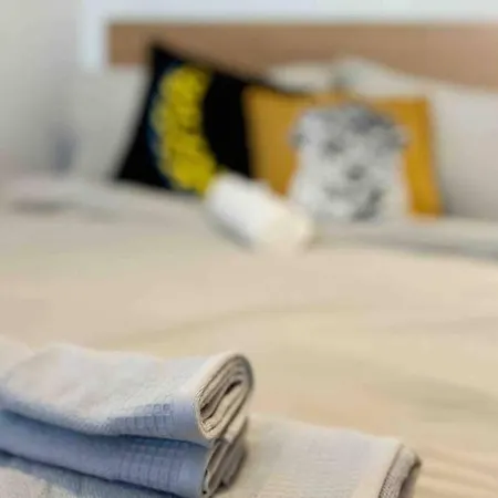 Flat Next To Central Line Underground Station Apartman