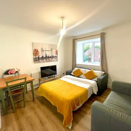 2 Bed Flat Privite In Canada Water *