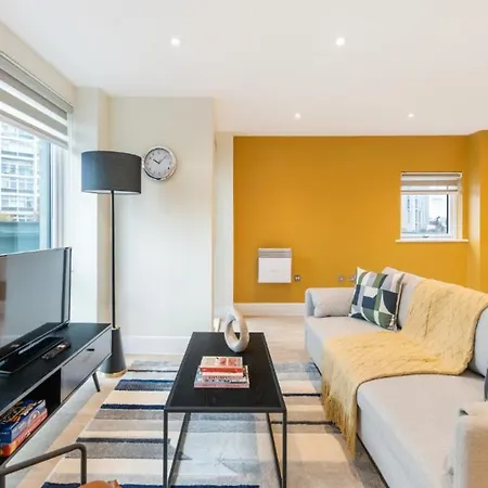 Apartamento Your Home: 1br Flat With Modern Amenities *
