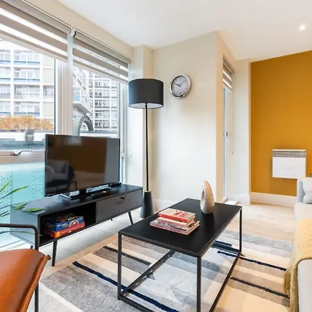 Apartamento Your Home: 1br Flat With Modern Amenities *