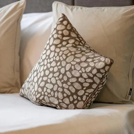 Your Home: 1br Flat With Modern Amenities *