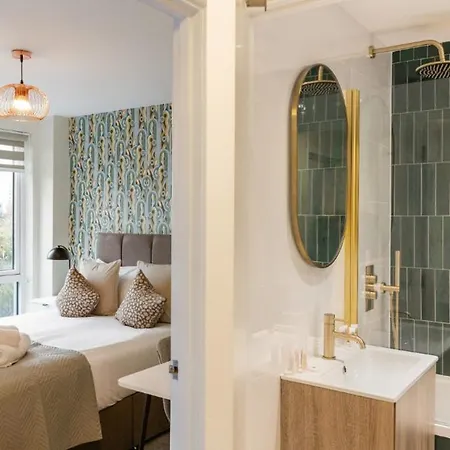Your Home: 1br Flat With Modern Amenities