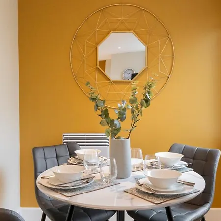 Apartamento Your Home: 1br Flat With Modern Amenities *
