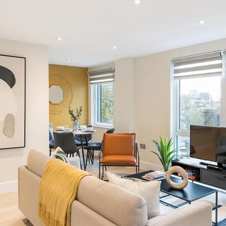 Your Home: 1br Flat With Modern Amenities *