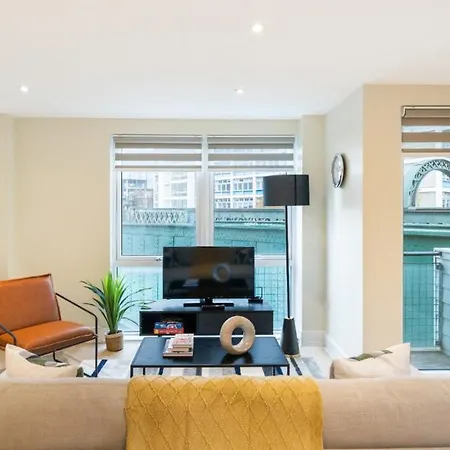 Your Home: 1br Flat With Modern Amenities