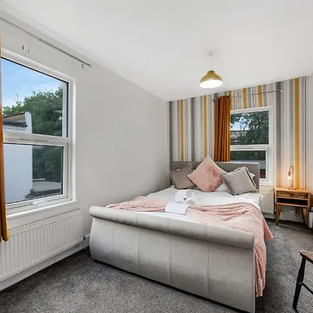 Apartamento Your Home: 1br Flat With Modern Amenities