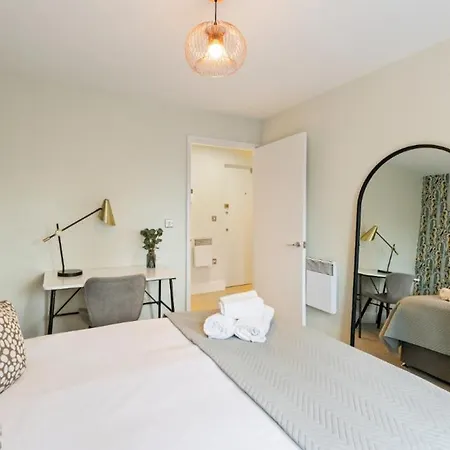 Your Home: 1br Flat With Modern Amenities Apartamento *