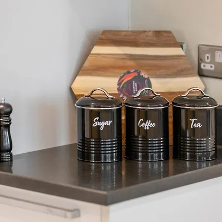 Apartamento Your Home: 1br Flat With Modern Amenities