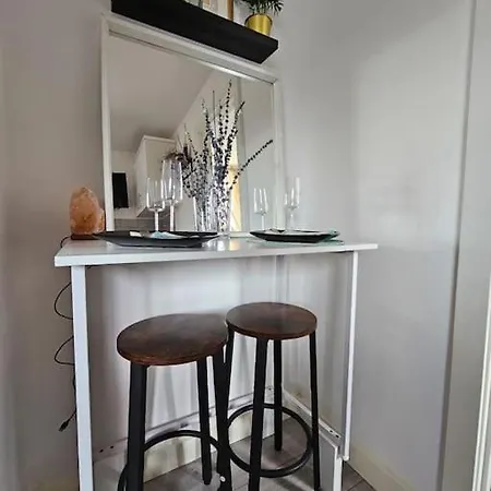 Stylish Putney Village Flat * Londra