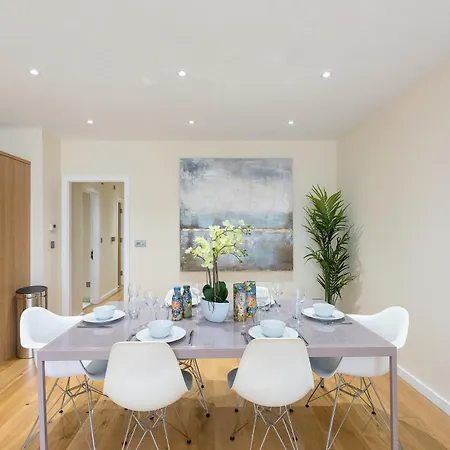 Moments From Hyde Park & Notting Hill With Free Luggage Storage And Washing Machine London