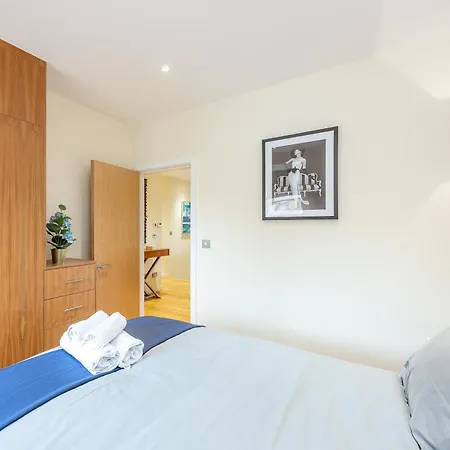 Moments From Hyde Park & Notting Hill With Free Luggage Storage And Washing Machine Apartment London