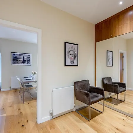 Apartment Moments From Hyde Park & Notting Hill With Free Luggage Storage And Washing Machine *