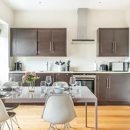 Moments From Hyde Park & Notting Hill With Free Luggage Storage And Washing Machine London