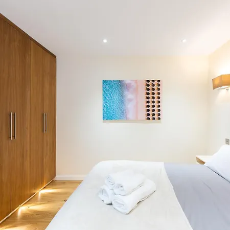 Moments From Hyde Park & Notting Hill With Free Luggage Storage And Washing Machine