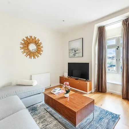 Moments From Hyde Park & Notting Hill With Free Luggage Storage And Washing Machine