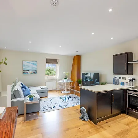 Apartment Moments From Hyde Park & Notting Hill With Free Luggage Storage And Washing Machine London