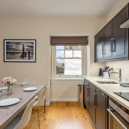Moments From Hyde Park & Notting Hill With Free Luggage Storage And Washing Machine Apartment London