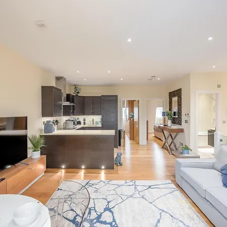 Moments From Hyde Park & Notting Hill With Free Luggage Storage And Washing Machine