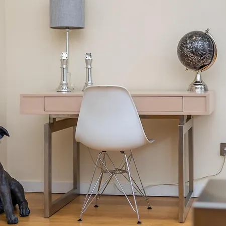 Apartment Moments From Hyde Park & Notting Hill With Free Luggage Storage And Washing Machine London