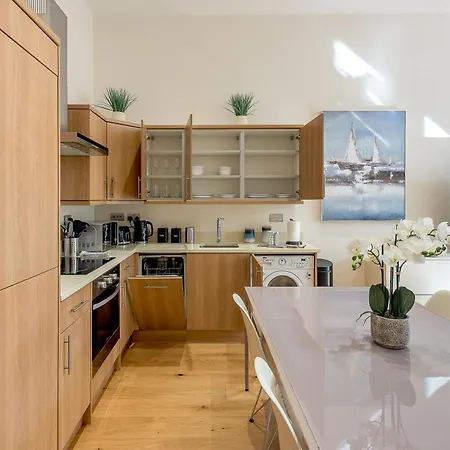 Moments From Hyde Park & Notting Hill With Free Luggage Storage And Washing Machine Apartment London