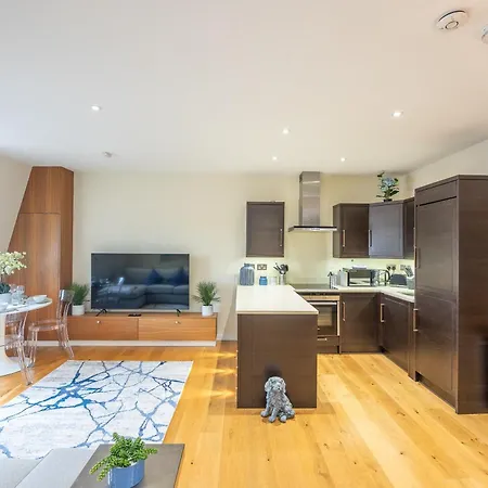 Moments From Hyde Park & Notting Hill With Free Luggage Storage And Washing Machine London