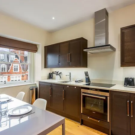 Moments From Hyde Park & Notting Hill With Free Luggage Storage And Washing Machine London