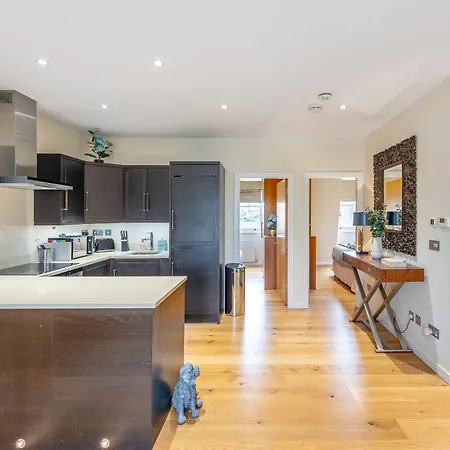 Moments From Hyde Park & Notting Hill With Free Luggage Storage And Washing Machine