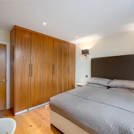 Moments From Hyde Park & Notting Hill With Free Luggage Storage And Washing Machine London