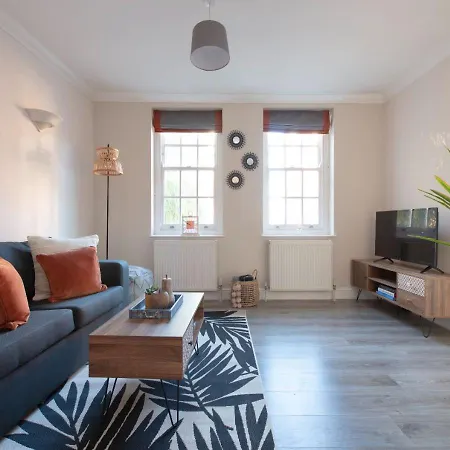 Welcoming And Radiant - One Bedroom In The Heart Of South לונדון