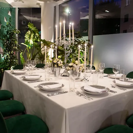 - Whitechapel By Ihg Hotel 4*
